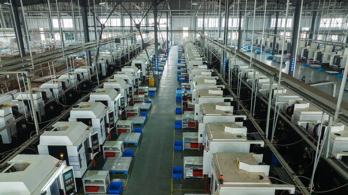 图为：师宗县绿色铝产业生产车间一角（师宗县委宣传部供图）