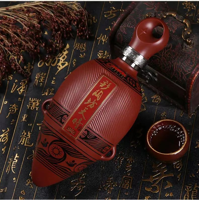 ▲仰韶根据小口尖底瓶设计的彩陶瓶型