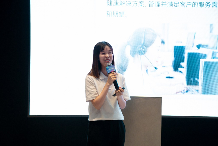 　　图：鱼跃医疗数字化服务中心高级总监刘莉分享服务升级