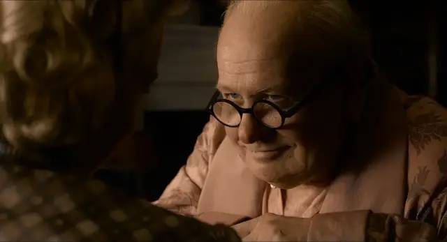 《至暗时刻》剧照