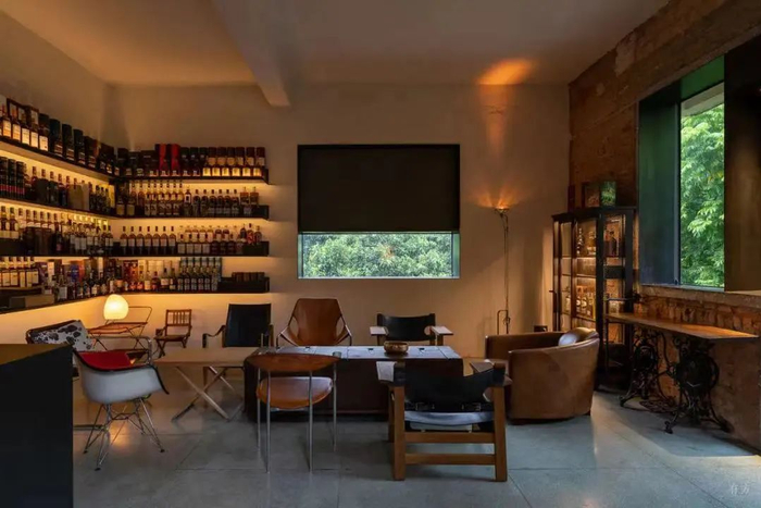 主理人利用272画廊作为其艺术藏品对外展示的窗口。/画廊供图