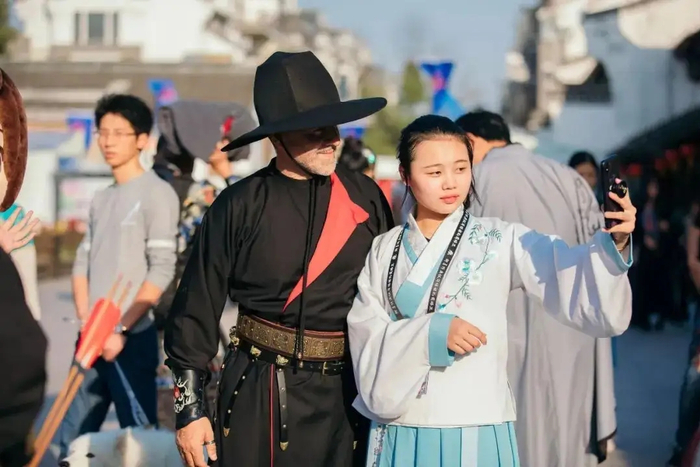 西塘一年一度的“汉服文化周”吸引着来自各地的年轻人体验“穿越”的快乐（图片来源：网络）