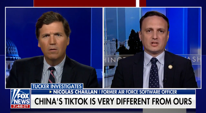 卡尔森（左）视频连线查兰