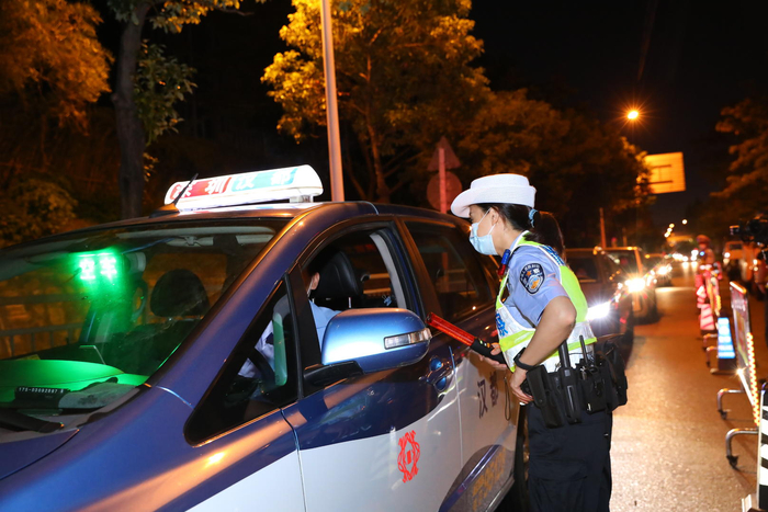 加强道路交通违法查缉整治