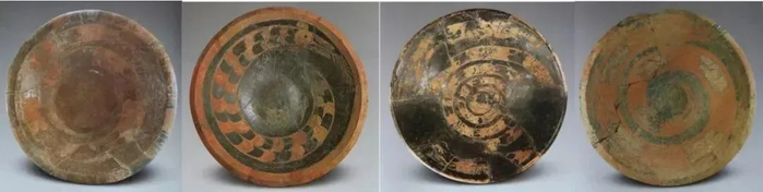 ▲陶寺遗址出土的龙盘 