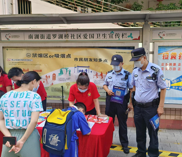 深入社区开展反诈宣传