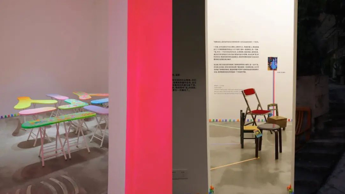 正在展出的新展「借来坐坐」，展出了附近街坊四邻各种旧椅凳和小故事。/丸工作室供图