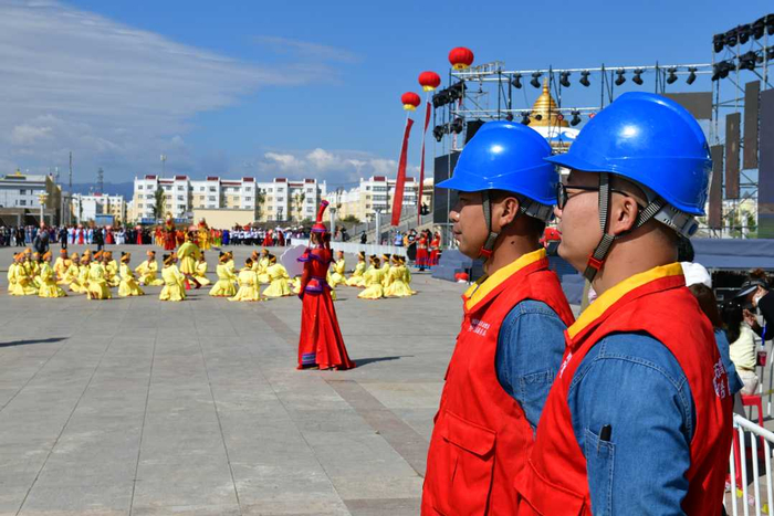 文化旅游节现场，保电小组全力保用电。许晓庆摄