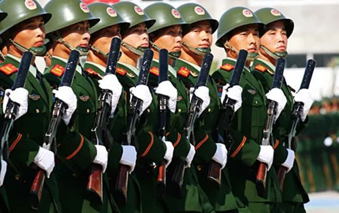 ▲ 21世纪初，GK80式钢盔仍在服役