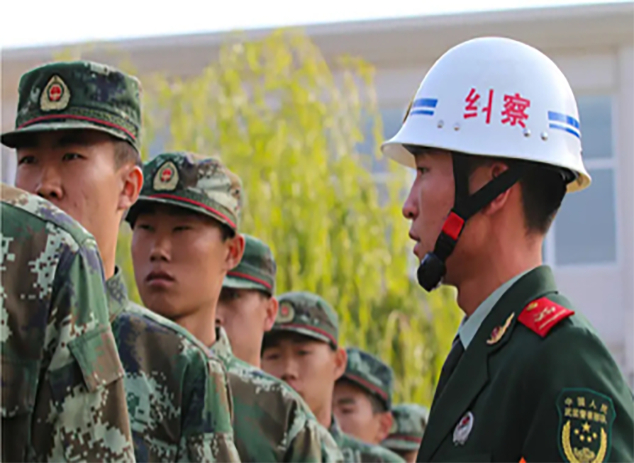 ▲ 不同时期的纠察头盔