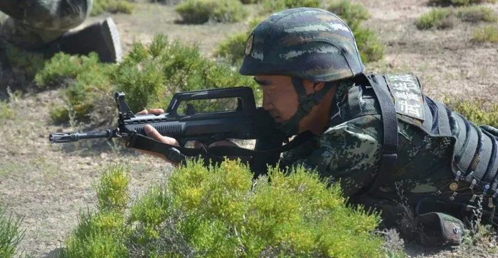 ▲ 特战队员佩戴的凯夫拉材质头盔