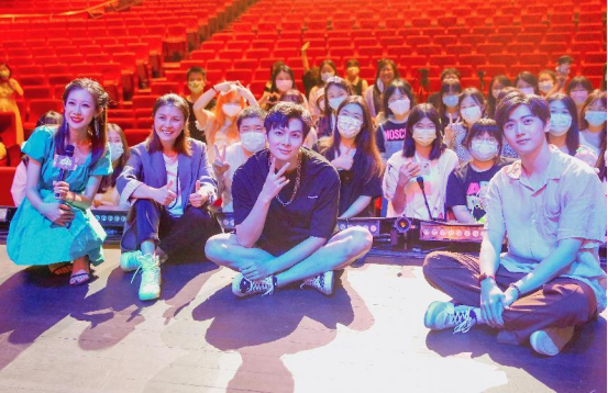 　　话剧《皮囊》主创分享会大合影