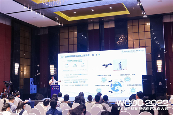 　　张晓东在会上进行主题演讲