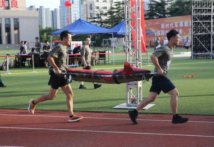 ▲ 3×110米运送伤员接力