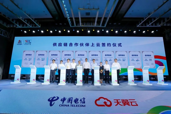 　　华为参加供应链合作伙伴上云签约仪式