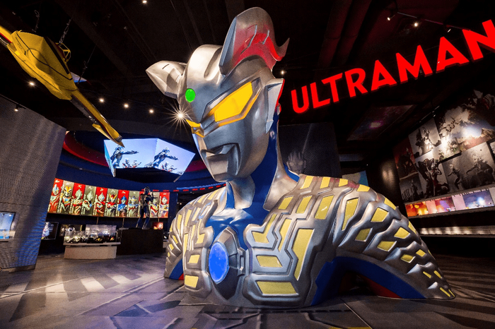 　　赛罗奥特曼巨型胸像雕塑展示