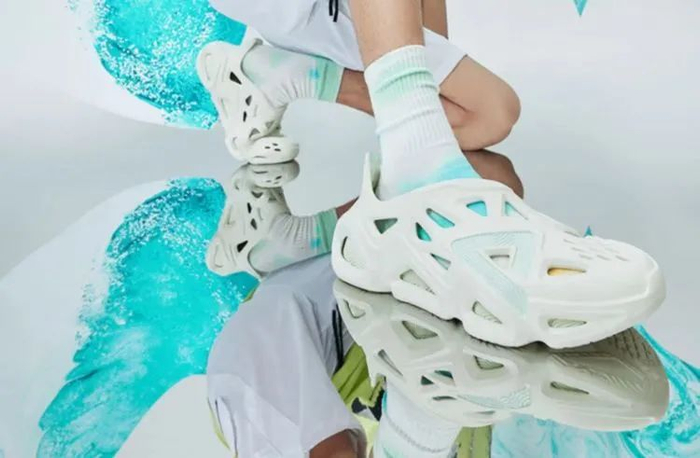 匹克早早嗅到了洞洞鞋的商机，并搭载自家科技，走亲民的性价比路线，受到了不少人的欢迎。/匹克官网截图