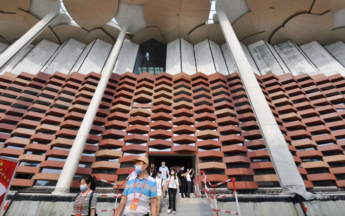 城市副中心图书馆的“银杏树干”支柱。新京报记者 李木易 摄
