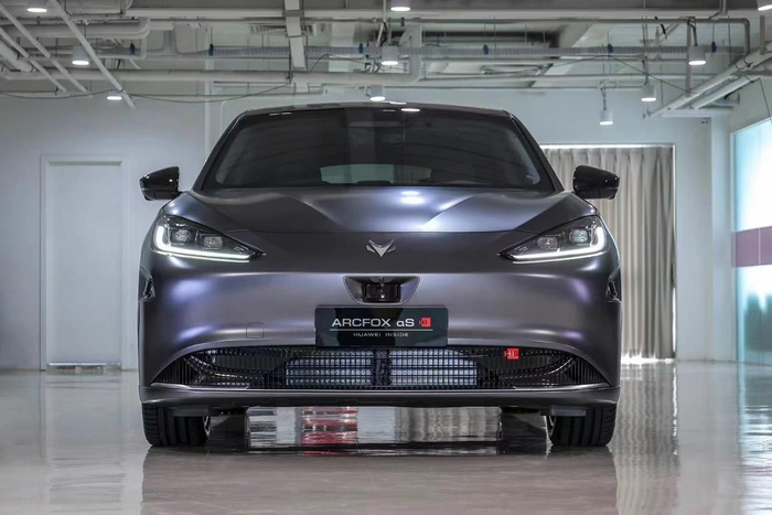 　　极狐阿尔法S全新HI版