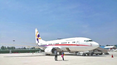 “明星公务机”波音737BBJ在上街机场资料图