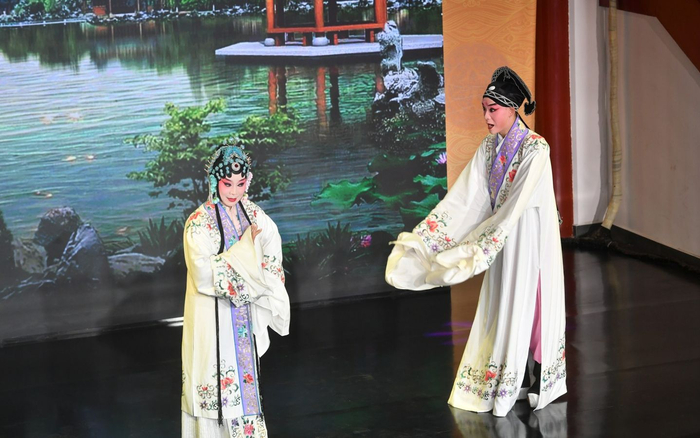 颜料会馆里，表演昆曲《牡丹亭》。新京报记者 王贵彬 摄