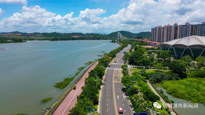 美丽洁净的西湾海域。防城港日报全媒体记者 刘 华 摄