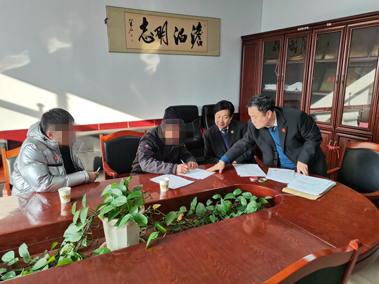 经调解信访人当场签署息诉罢访书。本人供图