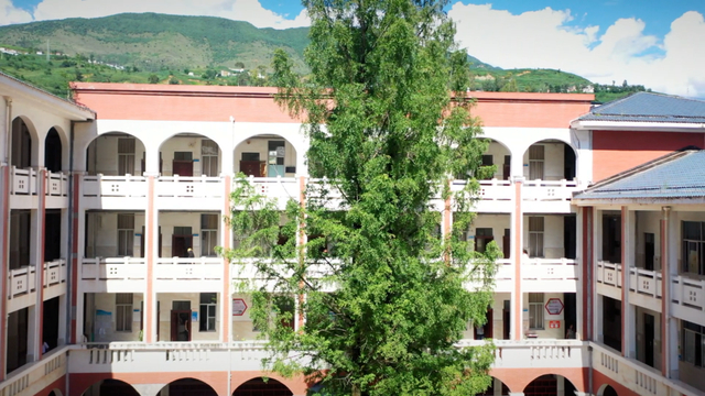 图为甘洛县职业技术学校一角。