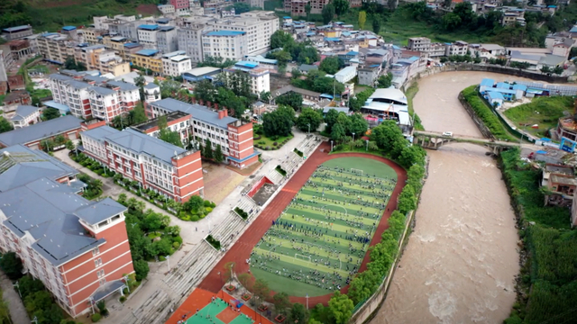 图为航拍的甘洛县职业技术学校。 