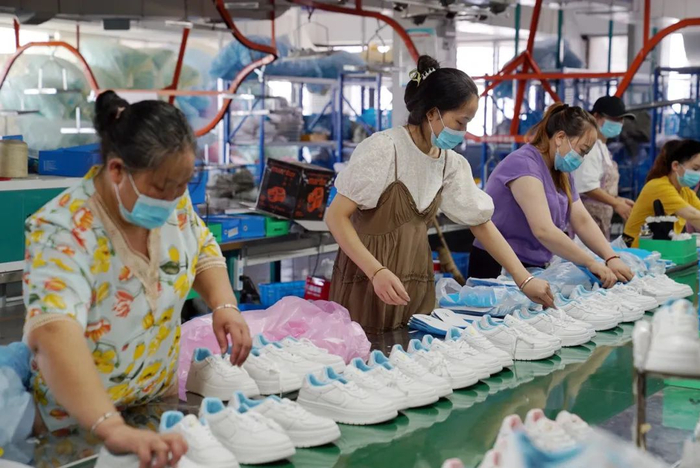 搬进新厂房的鞋企。曾震摄