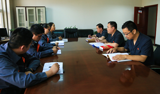 孙海永送法进企业。本人供图