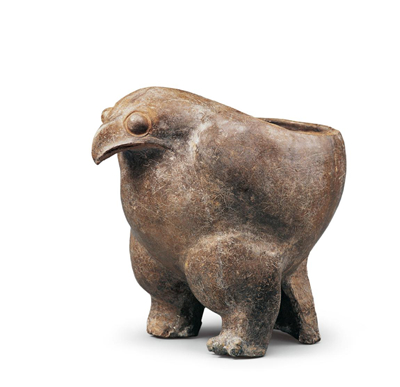 图为陕西华县出土的鹰形陶鼎。 中国国家博物馆供图