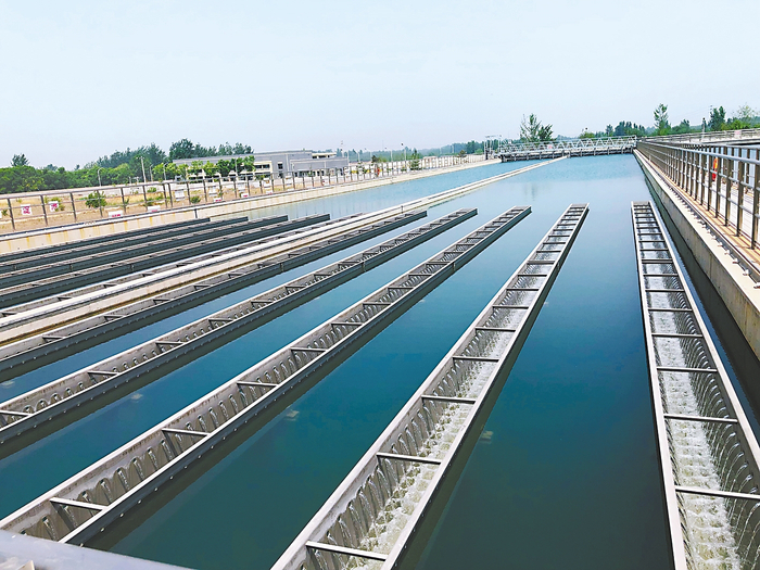     “智慧水务”确保了供水安全高效。这是廊坊市地表水厂平流沉淀池。    河北日报通讯员 张艺馨摄