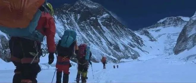 《珠峰队长》剧照