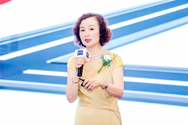 　　贵阳爱尔眼科医院龚力力院长致辞