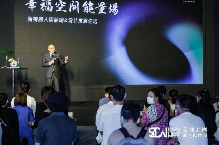 　　中国改革开放40年深圳100位改革人物、深圳市人民政府顾问、深圳市家具行业协会主席侯克鹏先生致辞