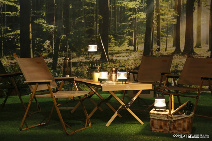 　　新特丽展馆营地灯系列新品展示