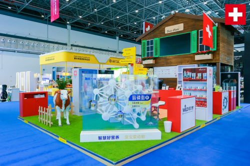 　　第二届消博会瑞士馆惠氏铂臻展台