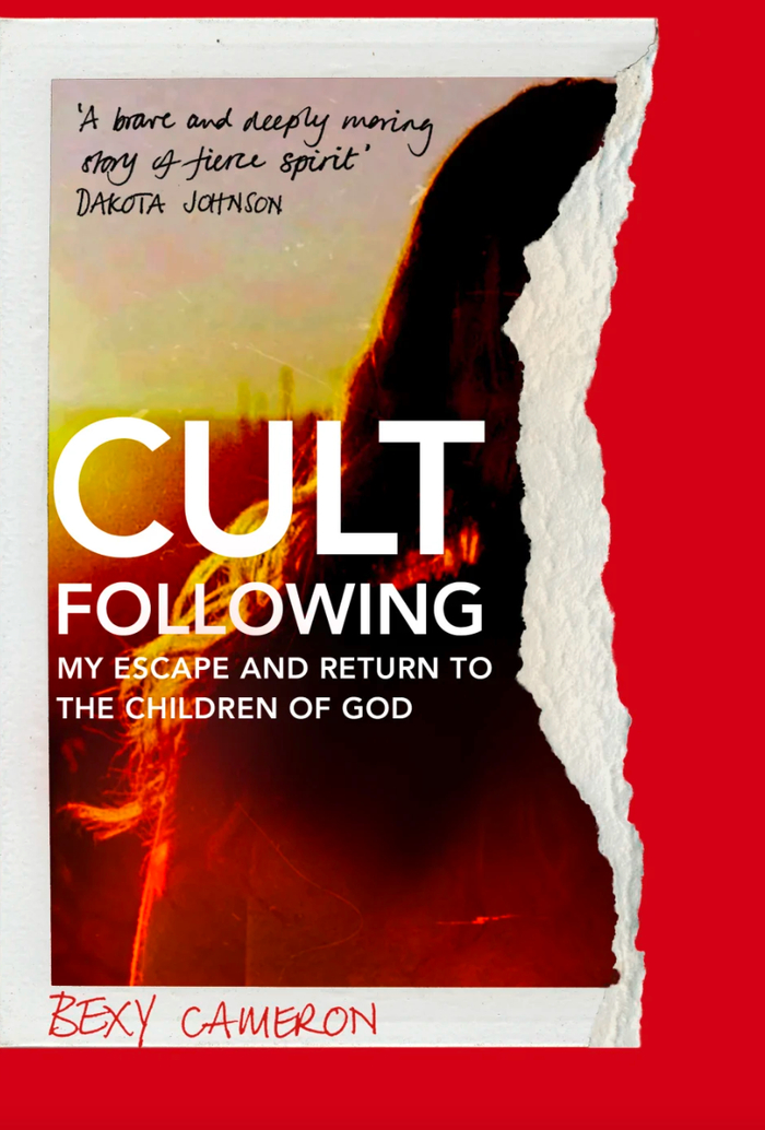 ▲贝西·卡梅隆出版的书籍《邪教追随者》 来源：雅虎新闻