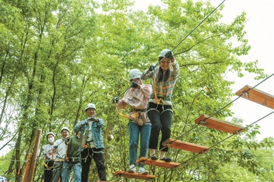     徐凫岩景区丛林穿越项目