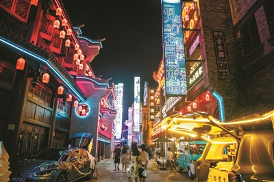     应梦里景区街区秀