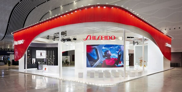 　　5号馆-时尚生活展区，5-18安热沙所在的资生堂“资彩馆”展台