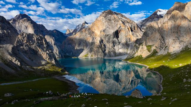 ▲乌苏古道徒步线路中的知名景点天堂湖。 受访者供图