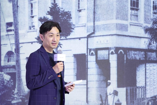 　　资生堂中国研发中心总经理荒木秀文介绍“光能双效护养技术”