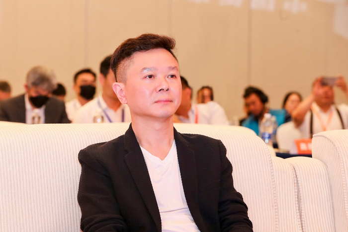 　　雅里数科集团董事长 胡竞选