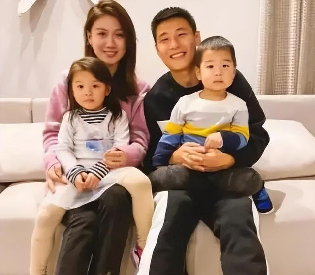 武磊和老婆孩子