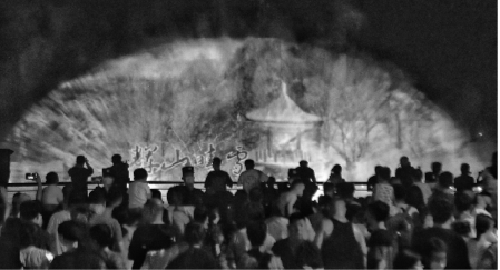         首届“棋盘山秀湖之夜”夏季旅游项目7月27日在棋盘山风景区拉开序幕。辽沈晚报记者 查金辉 摄