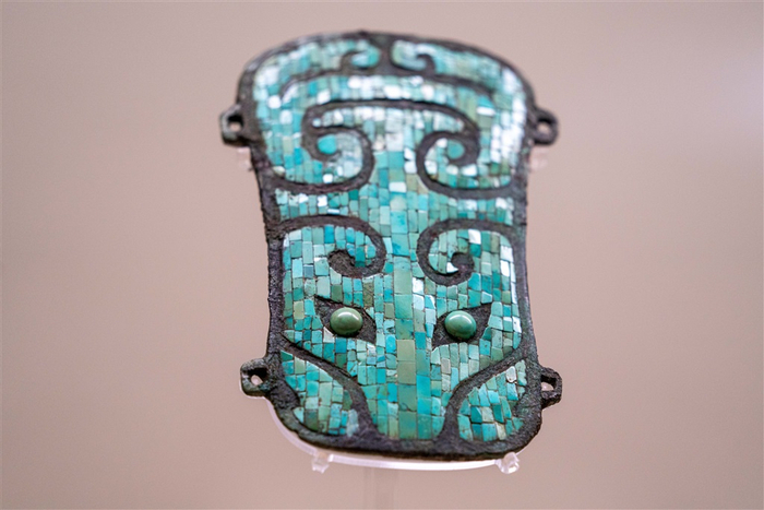 夏代晚期镶嵌绿松石兽面纹牌饰