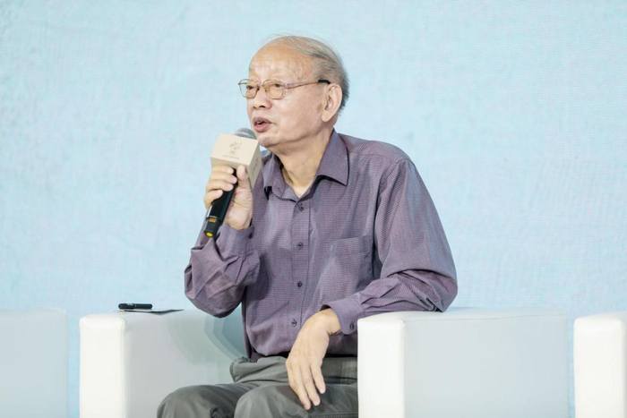 　　著名白酒专家胡永松