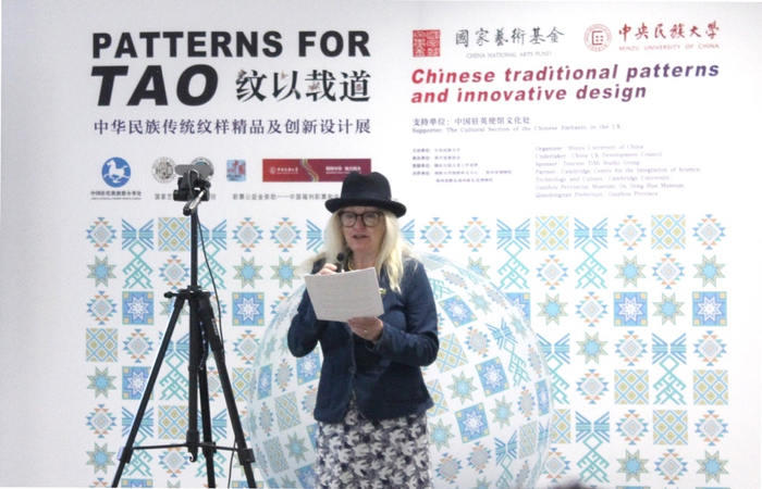 　　剑桥大学剑桥科文中心主任、英国皇家学会院士Nicola Clayton教授主持并致欢迎辞